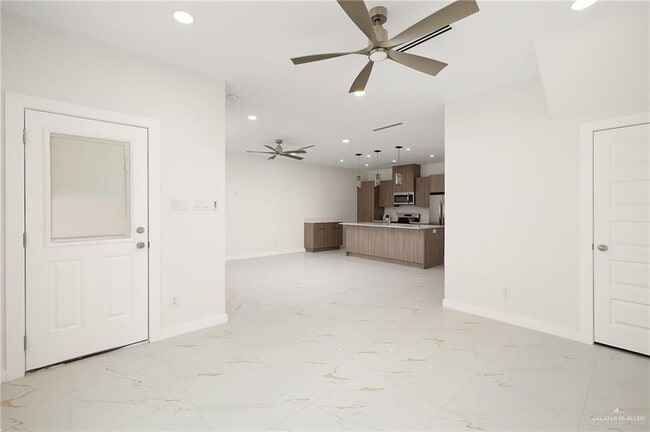 Photo - 17 Bicentennial Blvd