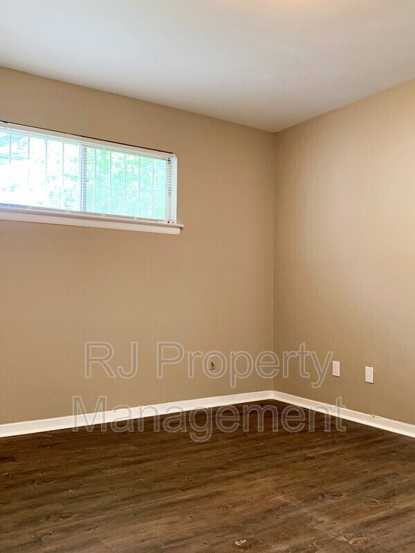 2093 Jefferson Ave Unit 3