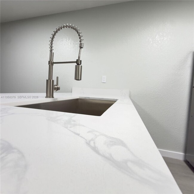 Photo - 18206 Mediterranean Blvd Unidad 3-21