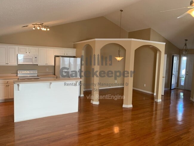 Photo - 30 Courtyard Ln