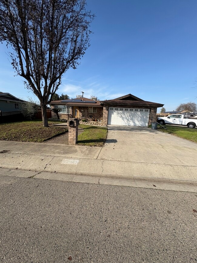 Building Photo - 797 S Amber St