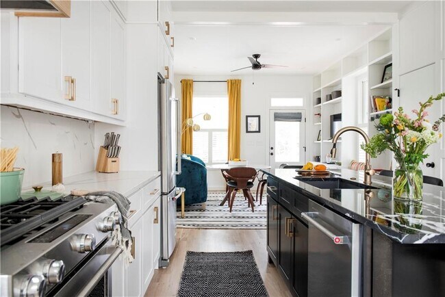 Photo - 644 Woodward Ave SE