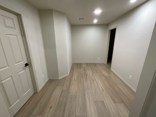 Photo - 2716 Carlton Way