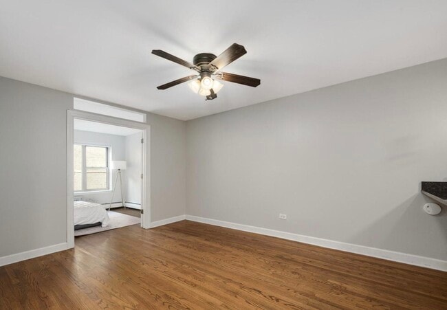 Building Photo - 420 W Aldine Ave Unit 401 Rental