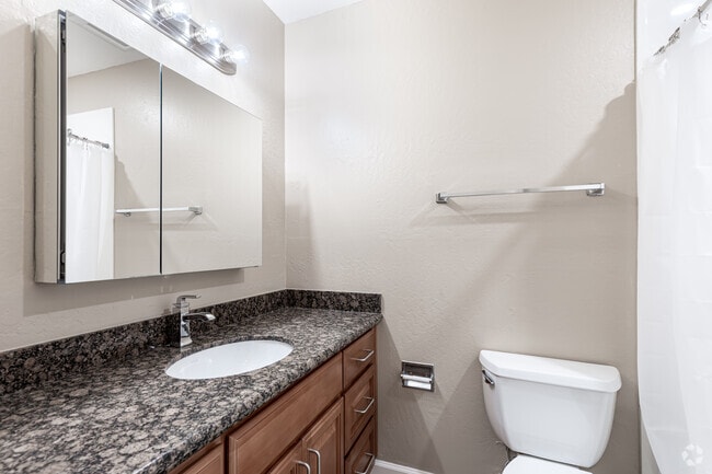 2BR, 1.5BA - 1000SF