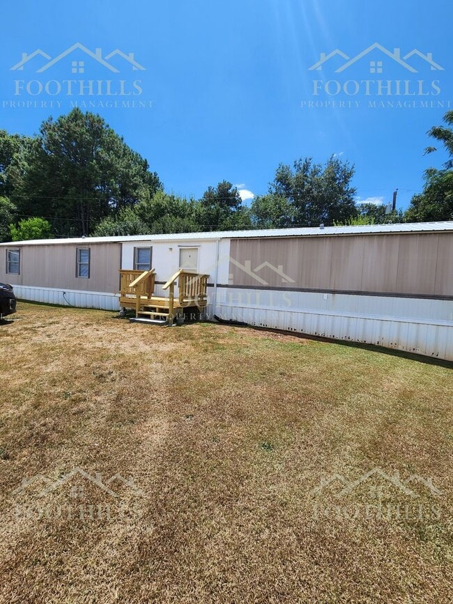 Building Photo - 3 Bedroom, 2 Bath Home Near Portman Marina...