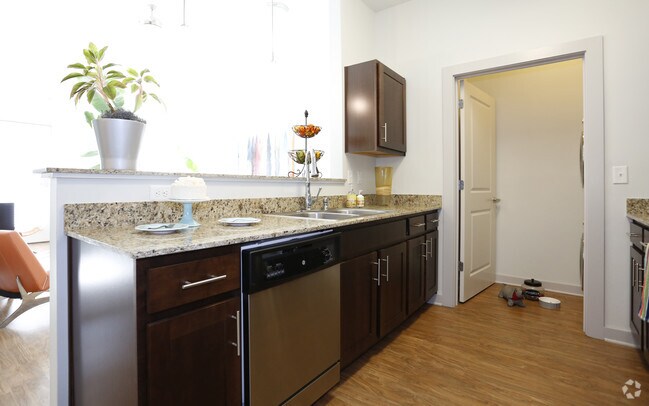 1BR/1BA -673SF