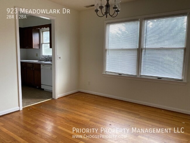 Photo - 923 Meadowlark Dr