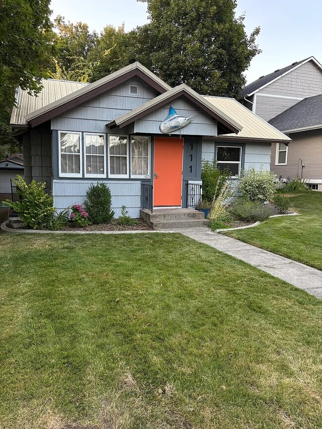 Building Photo - 111 E Foster Ave Rental