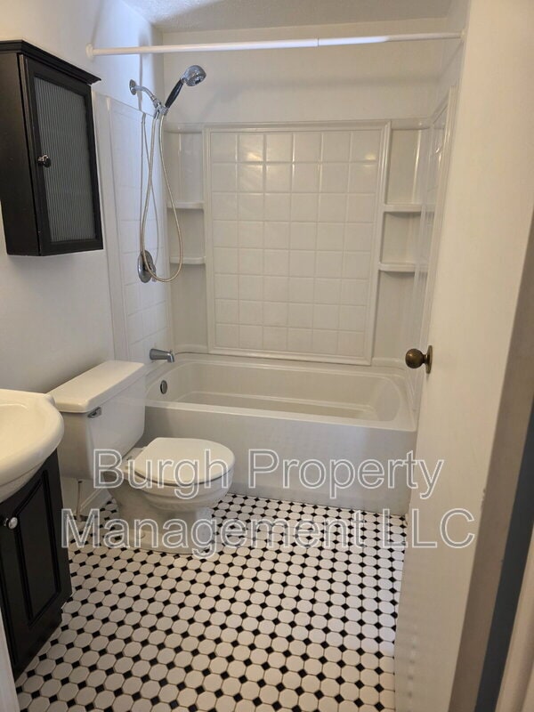 Photo - 140 Scott Ln
