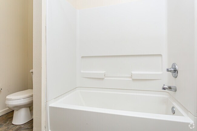 4 BR, 2 BA - 1621 SF - College Park Apartments