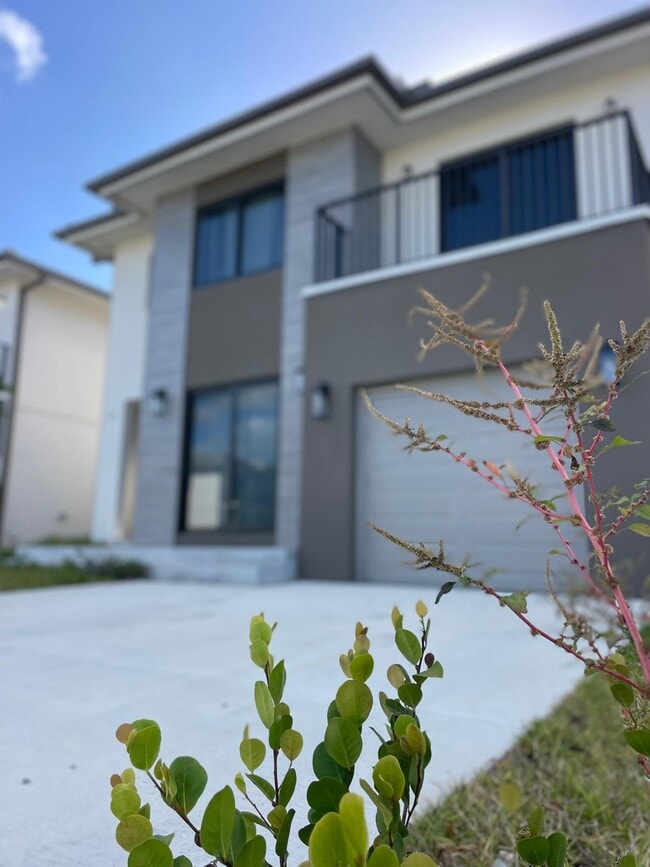 Photo - 221 NW 12th Ct