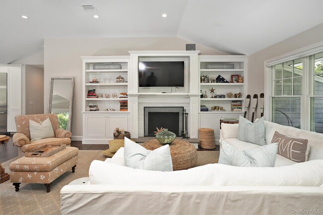 Photo - 32 White Oak Ln