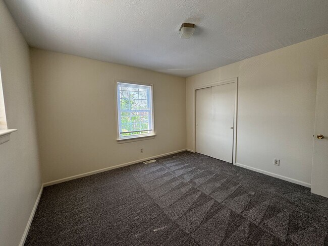 Photo - Renovated 2 bedroom Duplex!
