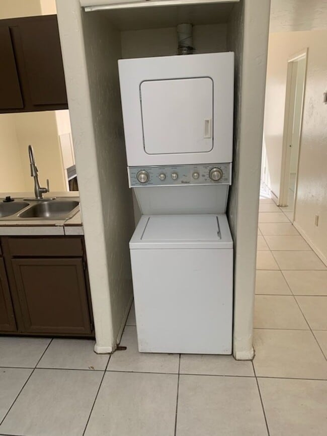 Photo - 379 E Thoroughbred St