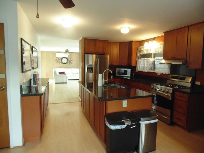 Large partly furnished house in Pearl City... - Large partly furnished house in Pearl City...