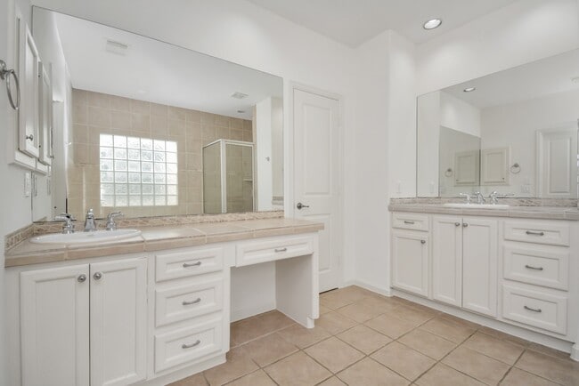 Photo - 5815 Lacy St