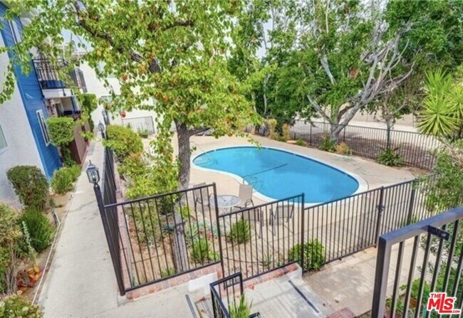 5252 Coldwater Canyon Ave Unit 207