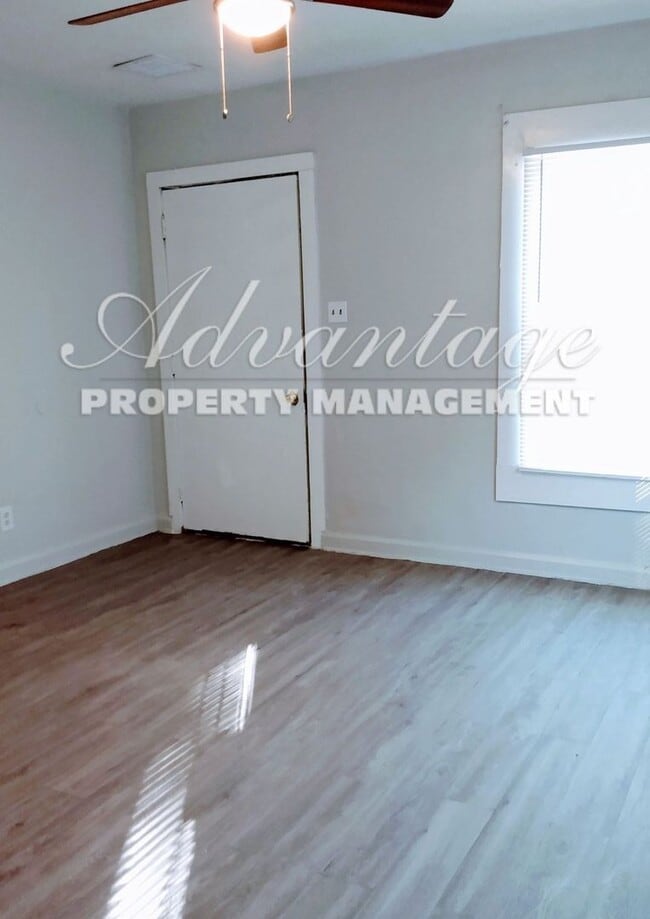Photo - 847 Ayers St