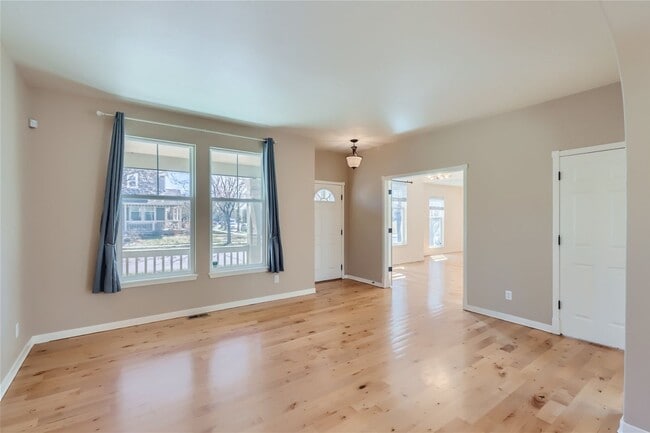 Photo - 5221 Country Squire Way