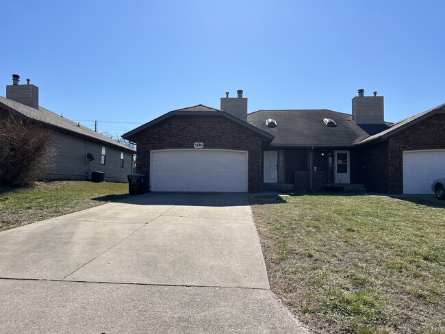 2 car garage - 3650 W Sylvania St Townhome