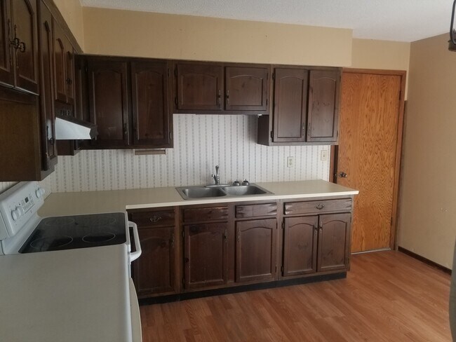 Photo - 819 Moore St