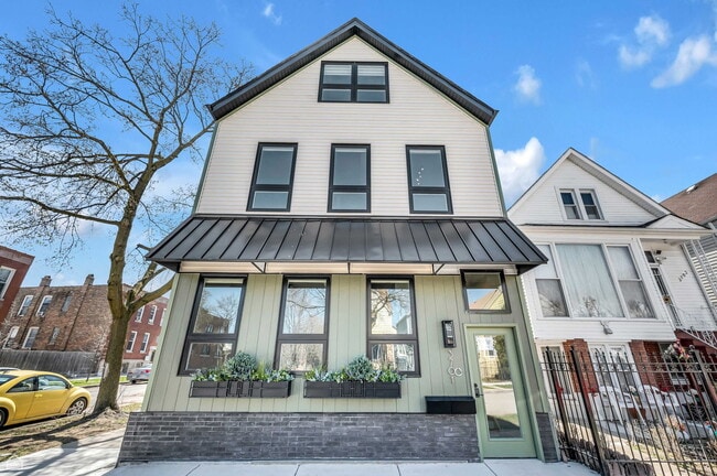 Building Photo - 3701 W Dickens Ave Unit 1