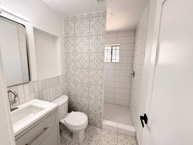 Photo - 3516 W Grant St Unit Remodeled 2BR w/ Washer &