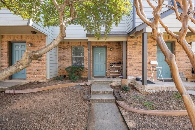 Building Photo - Mesquite Ridge Townhomes Unit 602 W. Collins Street