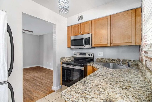 Photo - 561 Formwalt St SW