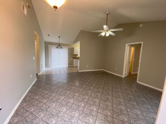 Photo - 3 Bedroom 2 Bath Home in East Orlando for Rent