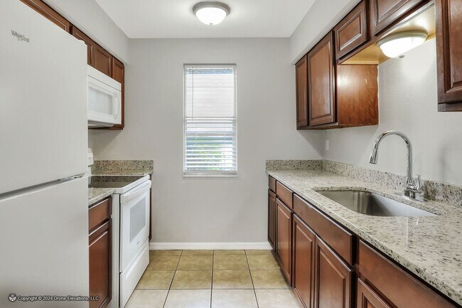 Photo - ***Cute 2 Bedroom Apartment in Eagle Lake Unit 2250
