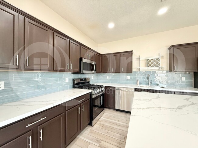 Photo - 681 E Woodsman Pl