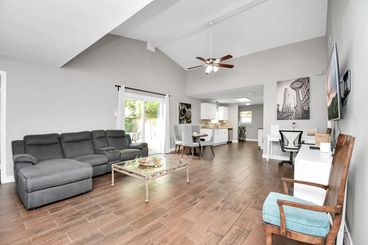 Photo - 8615 Shadow Crest St