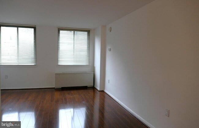 Photo - 801 N Pitt St Unidad 201