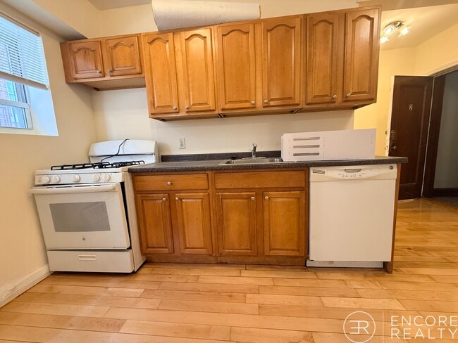 Building Photo - 1555 Beacon St