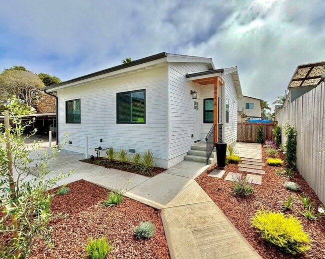 Building Photo - 212 - Carpinteria Asset Mgmt LLC (Walnut duplex) Unit 842A
