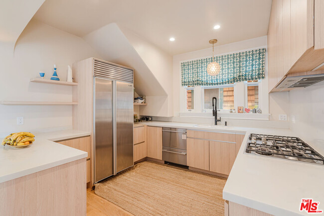 Building Photo - 34 Park Ave Rental