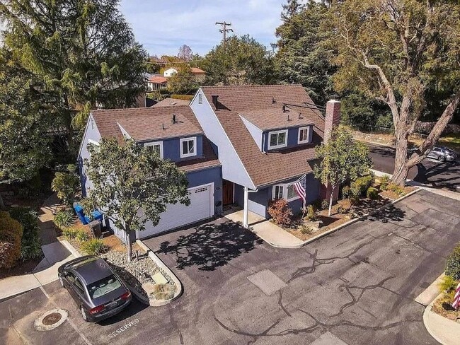Building Photo - Los Gatos Family Townhome Ready for Move i...