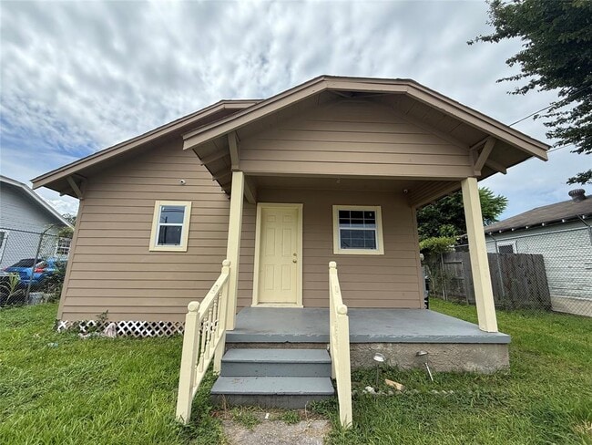Building Photo - 905 W Cavalcade St Rental