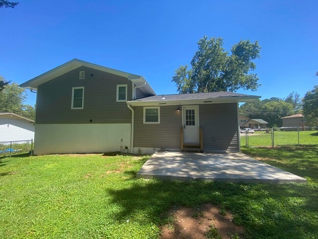 Photo - 3607 Oakdale Cir NW