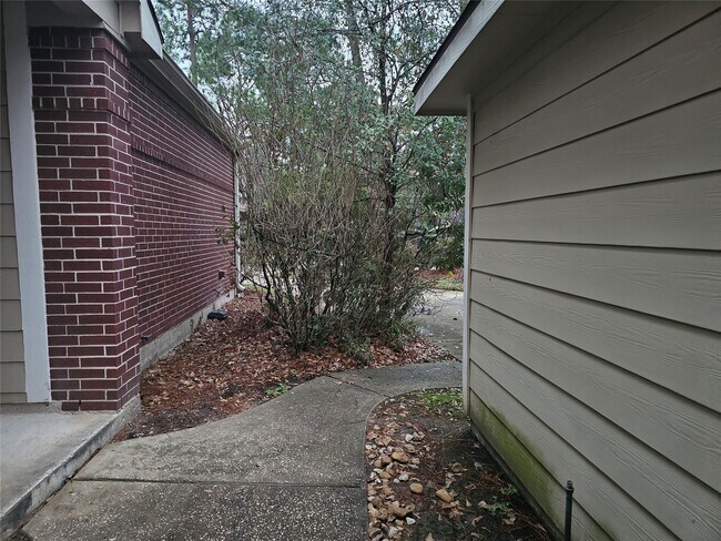 Photo - 35 S Avonlea Cir