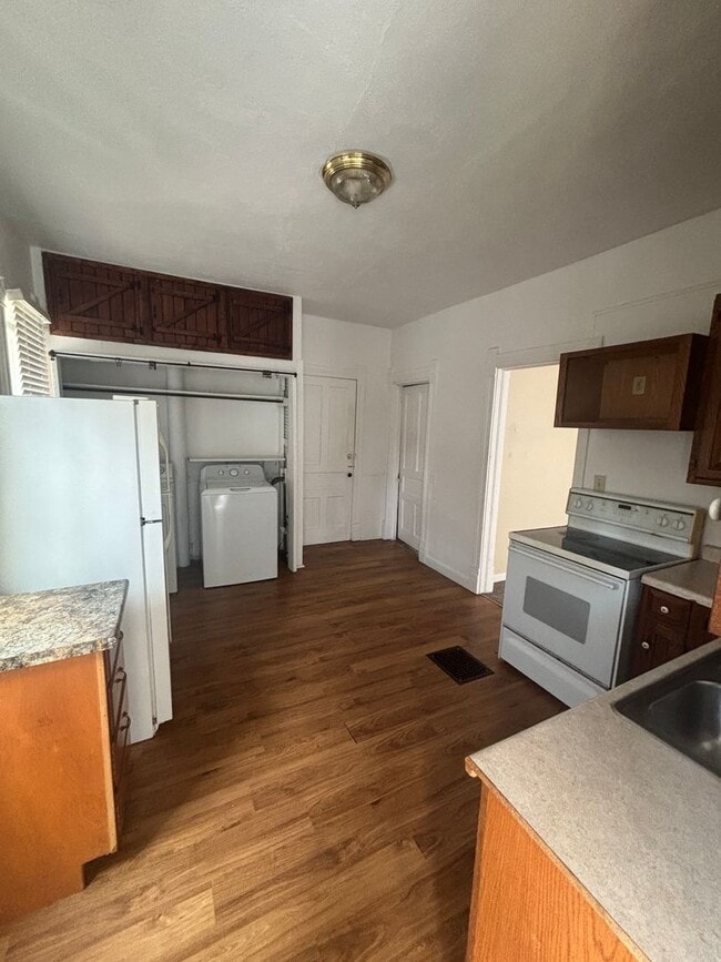 Building Photo - 2403 Walnut St Unit 2403-A