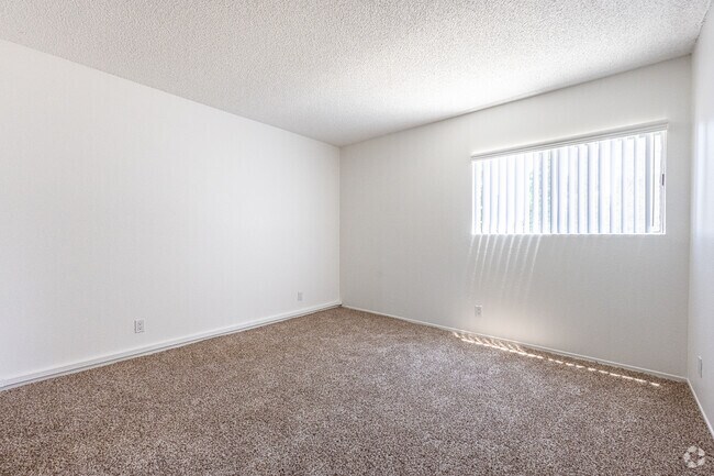 2BR, 2BA - 900SF - Bedroom