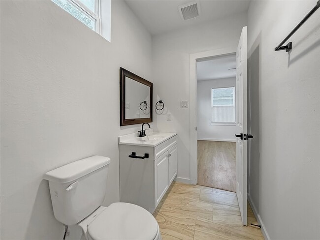 Building Photo - 6707 Avenue F Unit 1