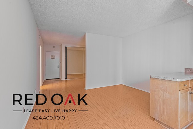 Building Photo - 20200 Sherman Way Unit 208 Rental