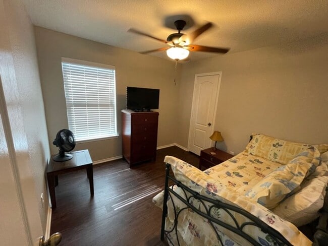 Photo - Lovely well maintained 3 bedroom 2 bath
