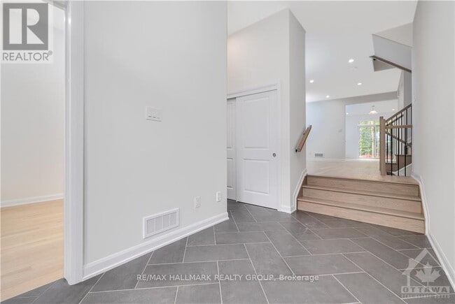Photo - 177 Lynn Coulter St
