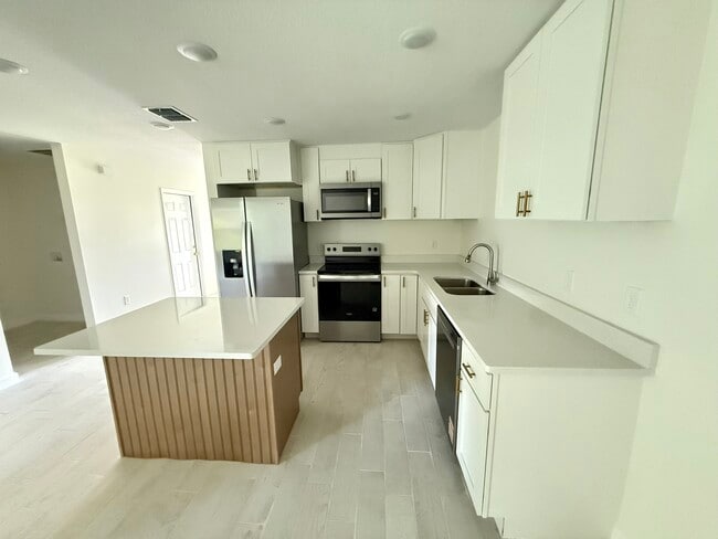 Photo - 95 W Towne Pl