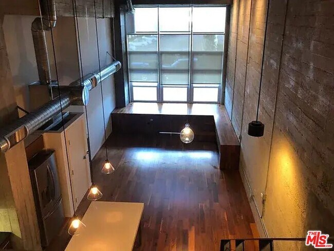 Photo - 530 S Hewitt St Unidad 147